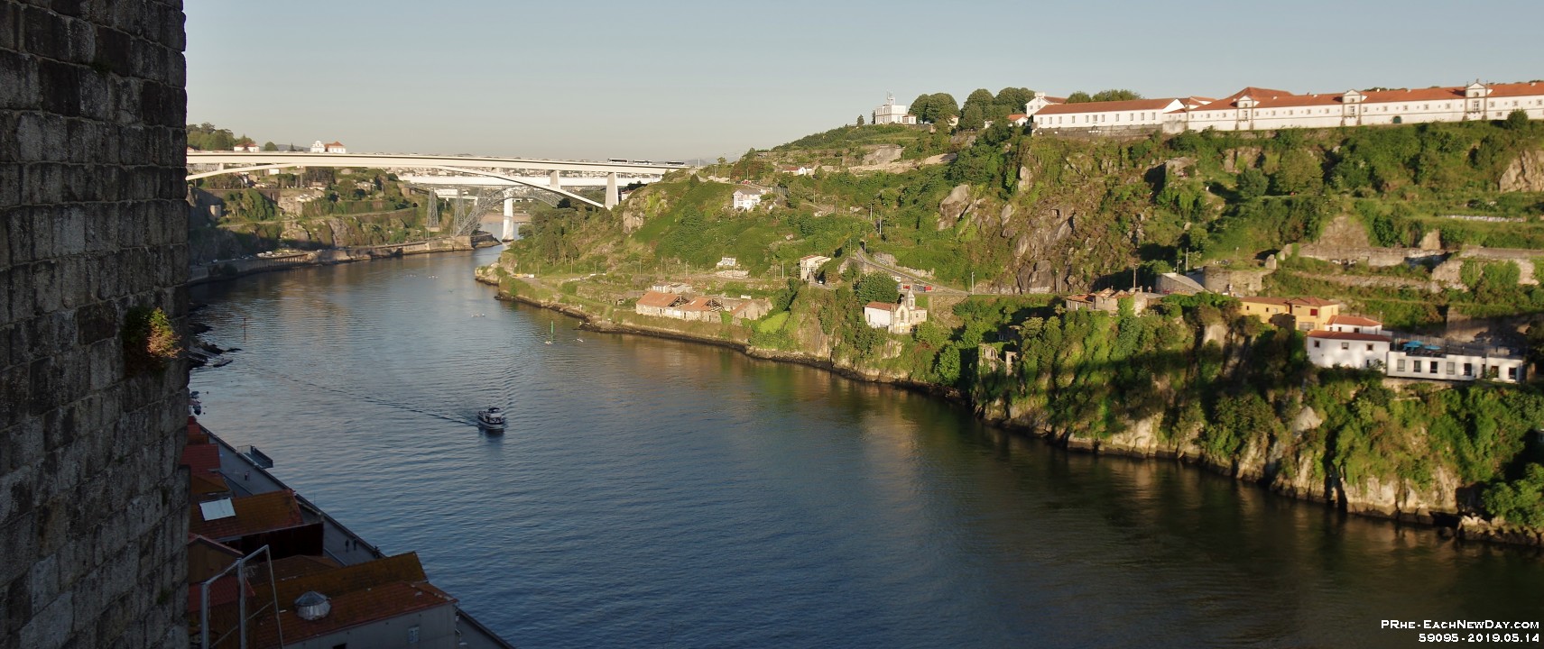 59095CrLeRe - Walking to the Douro River and across the Dom Luis I Bridge with Julia - Porto, Portugal